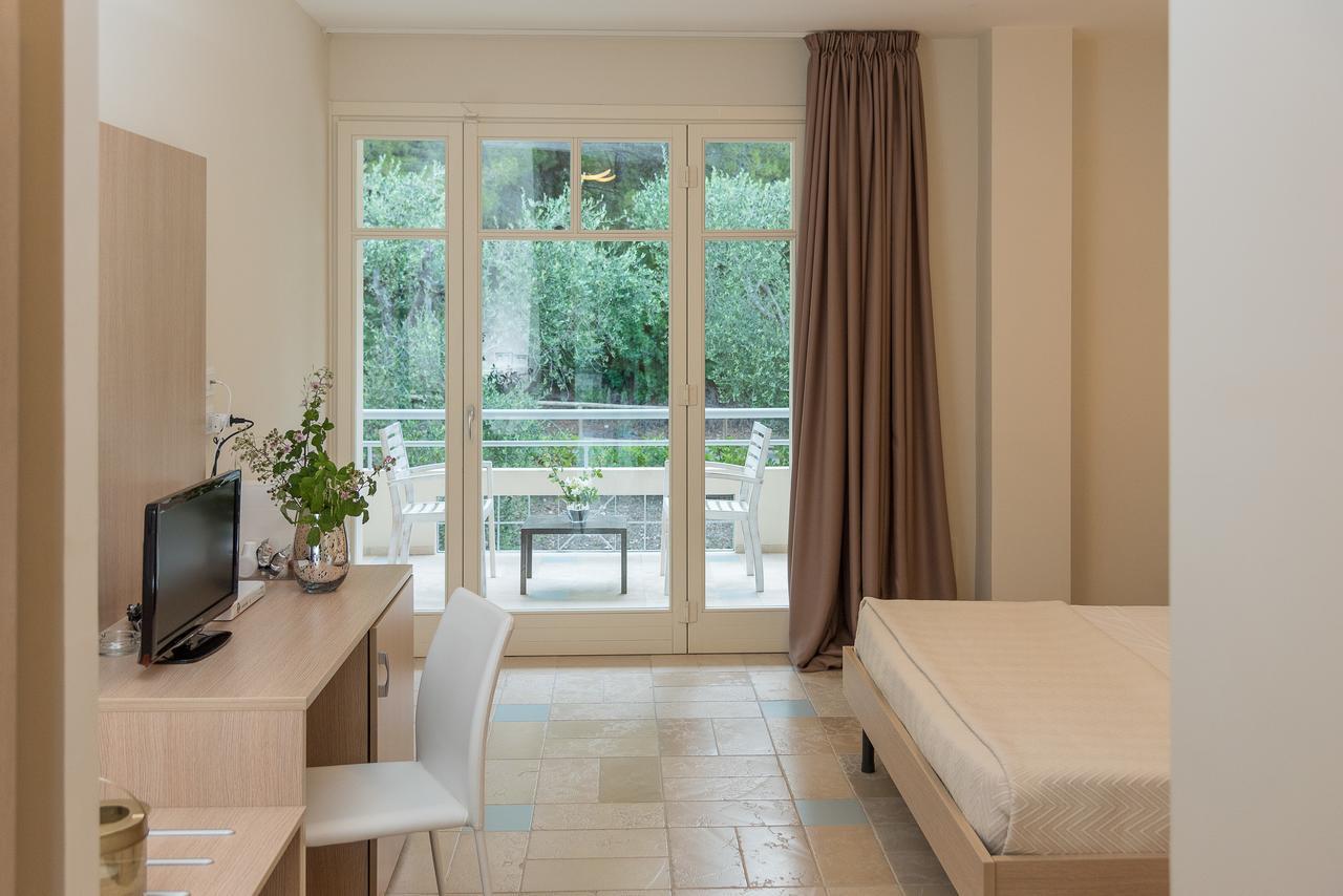 Baia Dei Mergoli Hotel Маттіната Екстер'єр фото